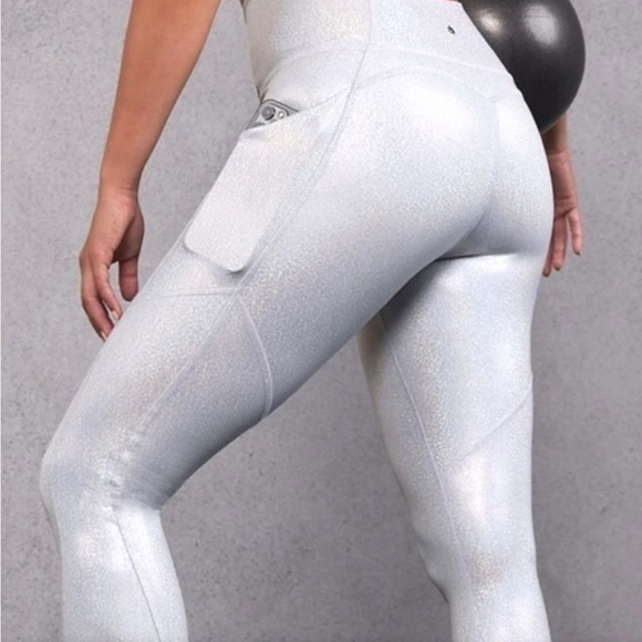 Fabletics Oasis pureluxe holographic leggings size L - Picture 4 of 5